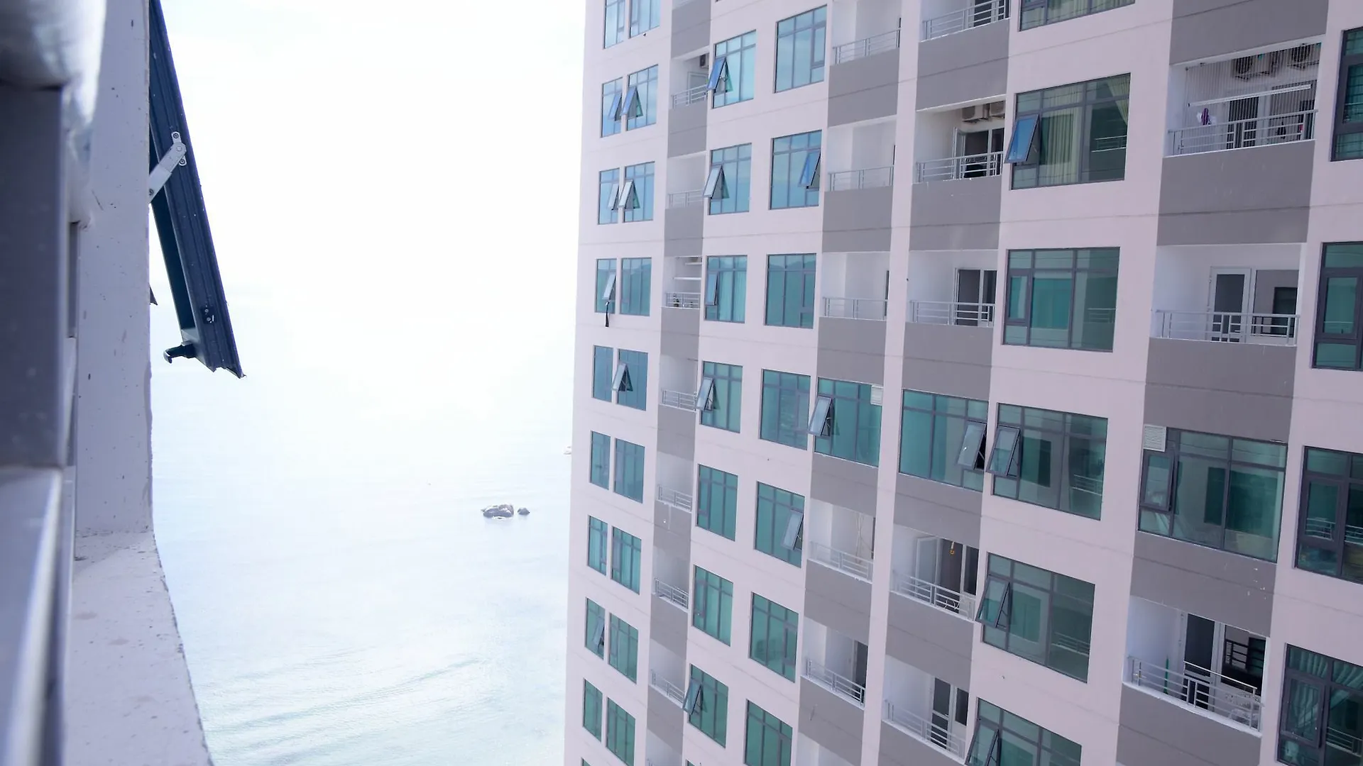 Dolphin Apartment Nha Trang