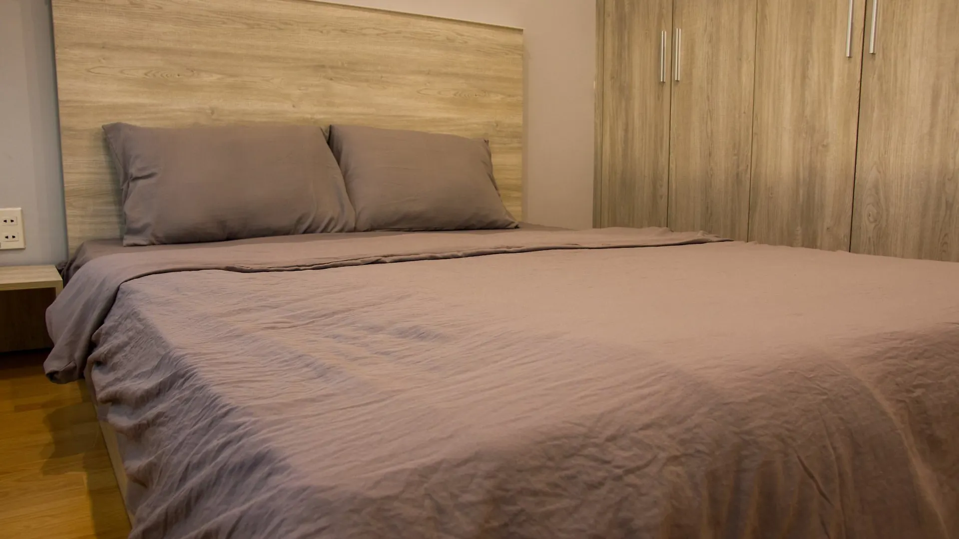Dolphin Apartment Να Τρανγκ